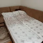 Azra Apartamento *