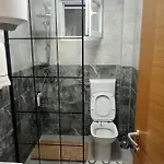 Azra Apartamento *