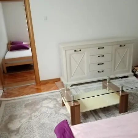 Azra Apartment
